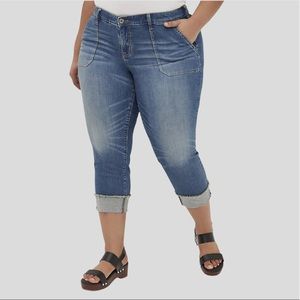 TORRID CROP BOYFRIEND STRAIGHT VINTAGE STRETCH MID-RISE JEAN